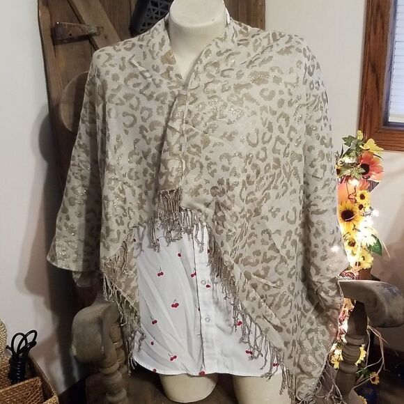 🤠Blue Star Clothing Co. Leopard Print Fringed Shawl One Size Fits Most Like New - Picture 1 of 6